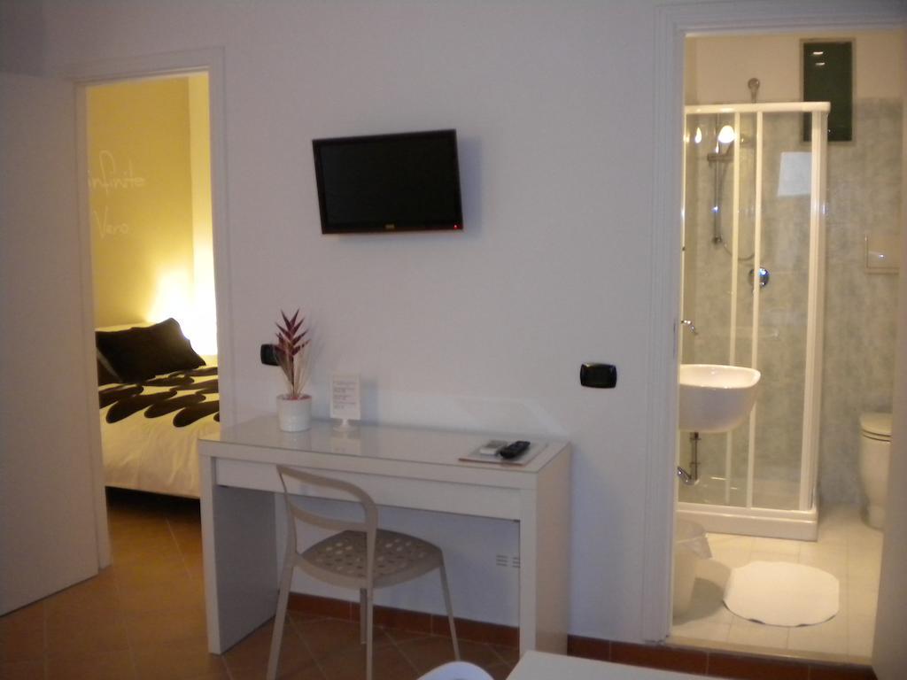 Bed And Breakfast Charming House Barletta Værelse billede