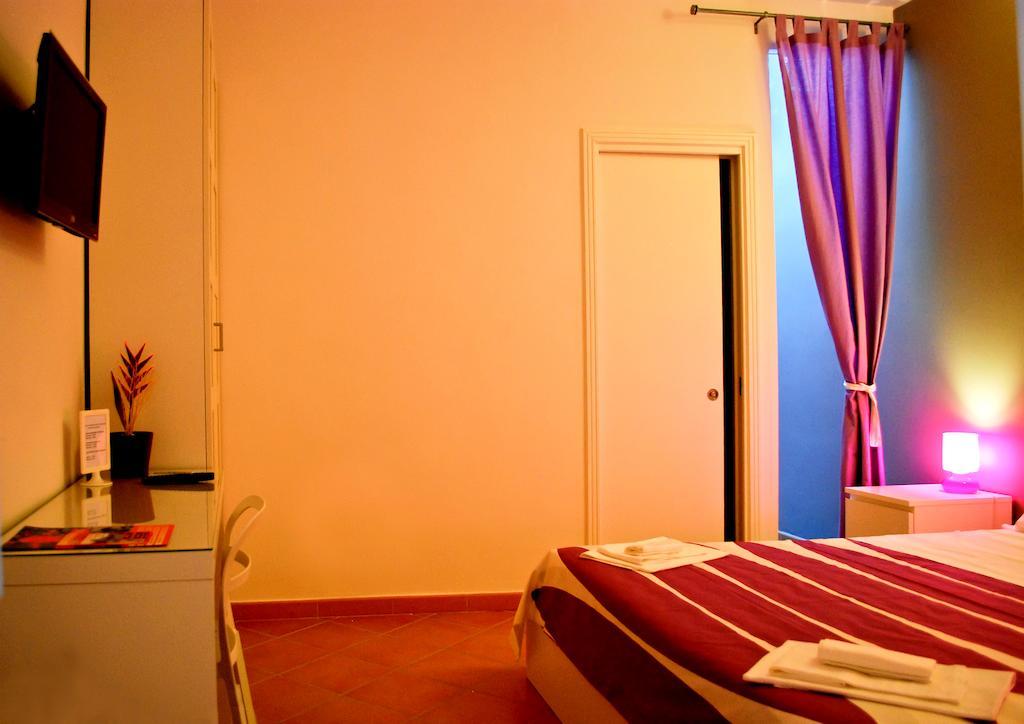 Bed And Breakfast Charming House Barletta Værelse billede