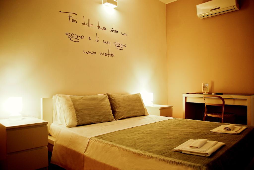 Bed And Breakfast Charming House Barletta Værelse billede